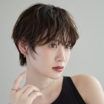 時短でも洒落感抜群！カジュアルでも女性らしさを引き出す、ゆるっとパーマ×ショートヘア｜最旬ヘアカタログ