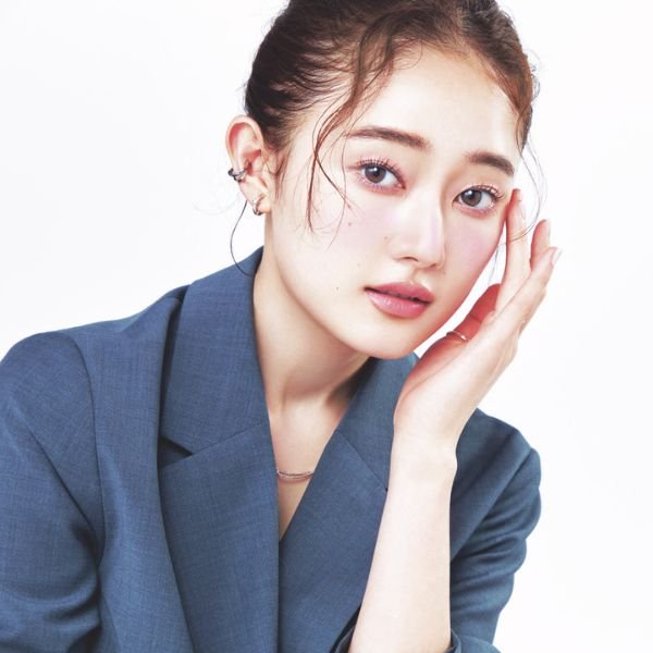 人気H&M・NADEAさん発！ 美しさのピークポイントが上がる“ストッキングメイク”を『美的』読者が体験