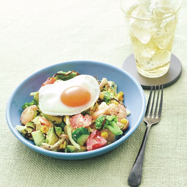 お酒を飲んでも太らないダイエットレシピ｜ハイボールにも合う！ 美肌がかなう「エビたまタルタルサラダ」