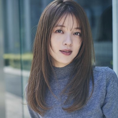 抜け感印象は顔まわりで！シンプルでもお洒落なレイヤーロング｜最旬ヘアカタログ