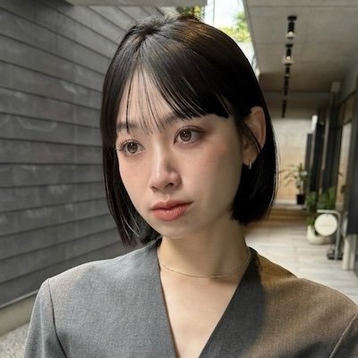 シンプルでも地味にならない！大人の「抜け感」黒髪ボブ｜最旬ヘアカタログ