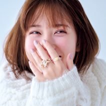 俳優・畑 芽育さんに人気H&Mが提案！ 今着たいニット×青みピンクの冬メイク♡