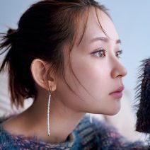 「シャギーニット×低温ピンク」の冬メイク♡ KANEBOのライラックピンクリップでハンサムに！