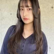 小顔見せも叶う、たっぷりレイヤーの大人かわいいロングヘア｜最旬ヘアカタログ