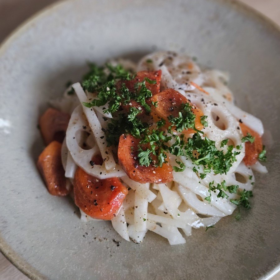 冬の体調管理は柿と根菜におまかせ！「柿と根菜のサラダ」【Today’s SALAD #310】