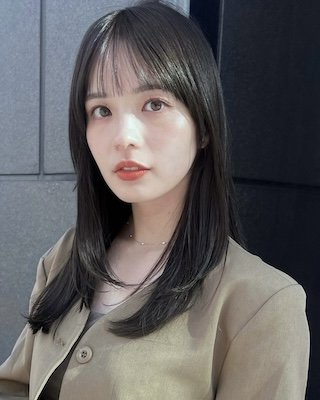透け感カラーがポイント！ナチュラルだけどお洒落にまとまる今っぽミディ｜最旬ヘアカタログ