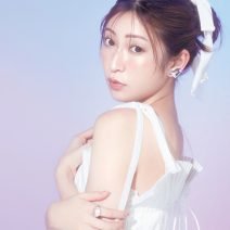 吉田朱里さんに徹底取材！ むくみ、乾燥、ニキビ…お肌のピンチを救う即効美容アイテム5選
