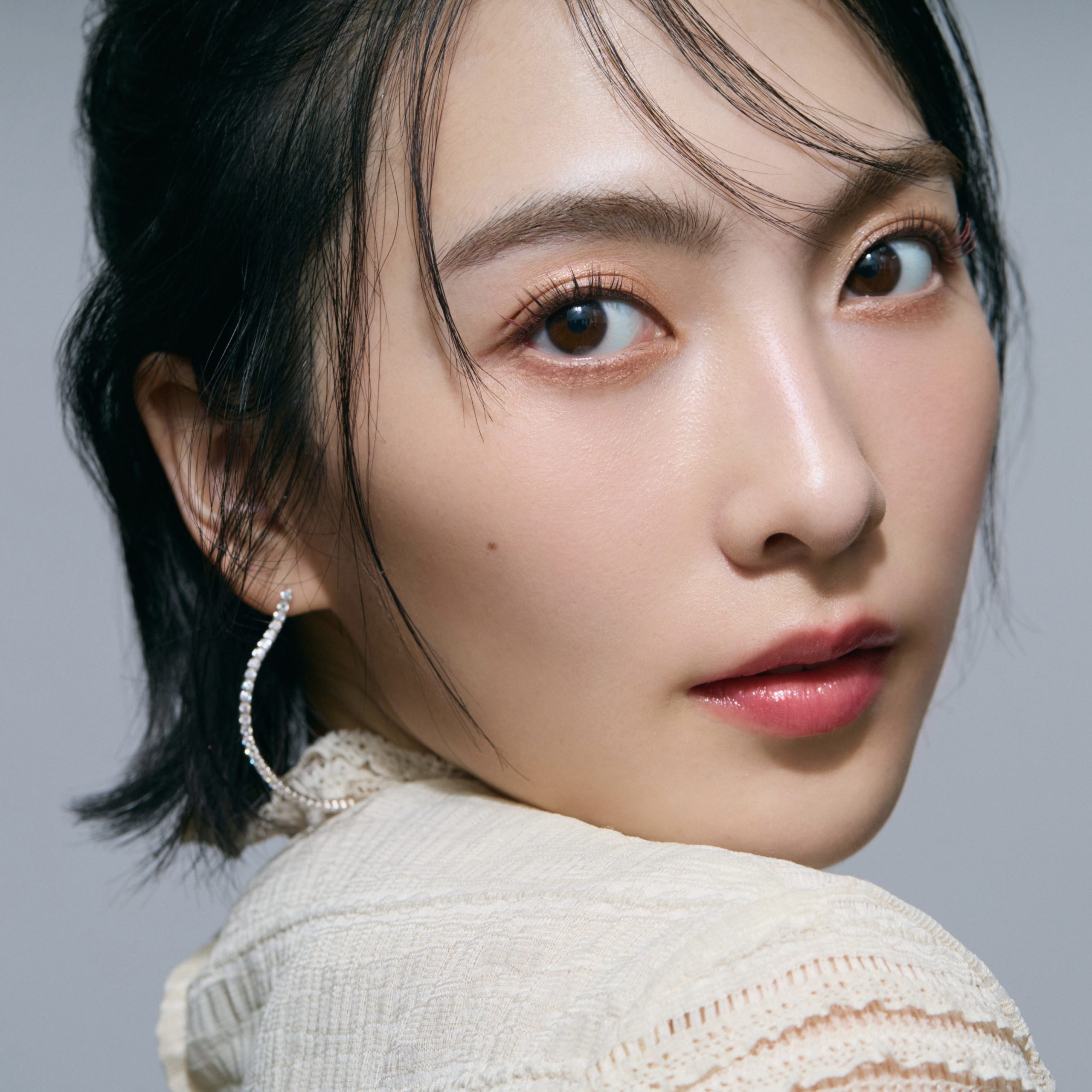 KARA・知英BEAUTY『しゃれた大人のほの甘ピンクメイク』に挑戦！＜後編｜メイク＞