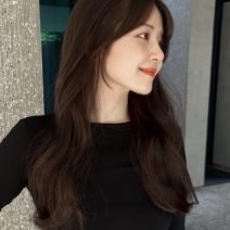 【時短で韓国風ヘア】暗めロングヘアでもブラウンベージュで柔らか印象に！｜最旬ヘアカタログ