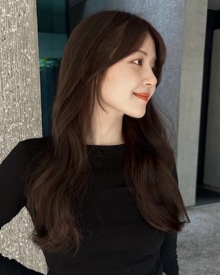 【時短で韓国風ヘア】暗めロングヘアでもブラウンベージュで柔らか印象に！｜最旬ヘアカタログ