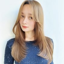 華やかな動きをプラス！骨格カバーも抜群な艶やかロングレイヤー｜最旬ヘアカタログ