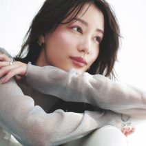 【春メイク】大人っぽい抜け感チークで低温ピンクの光フィルターを纏う｜ヘア＆メイク林 由香里さん発