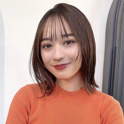 骨格カバー＆小顔効果も！ボリュームダウンの若見せミディ｜最旬ヘアカタログ