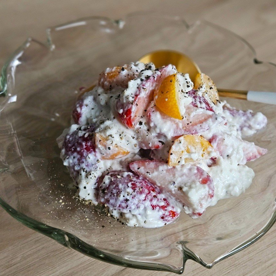 ビタミンC×大豆イソフラボンで攻めの美肌ケア！「いちごと金柑のマスカルポーネ豆腐白和え」【Today’s SALAD #320】