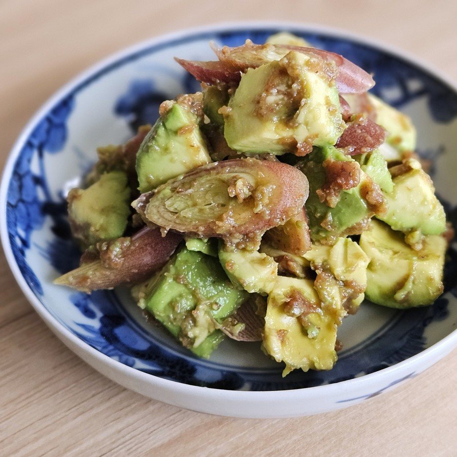 〝森のバター〟がさっぱりヤミツキ味に！「アボカドとみょうがの梅あえサラダ」【Today’s SALAD #324】