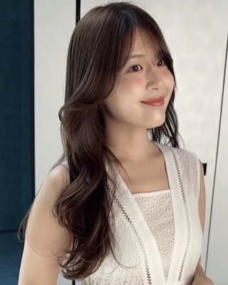 ロングでも挑戦しやすい顔まわりデザイン！ブラウンベージュで肌見せキレイも｜最旬ヘアカタログ