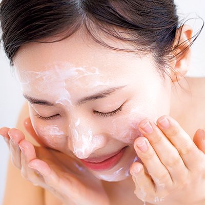 夜の極やわ“エアリークレンジング”でメイクと皮脂を取り去り肌をリセットする｜美的GRAND