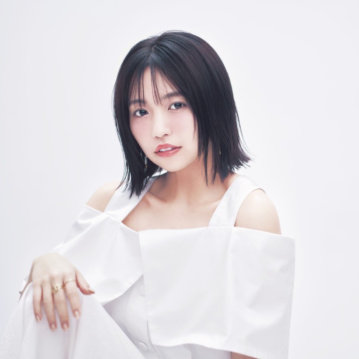 人気俳優・大原優乃さんが切りっ放しのクールボブに！ 涼しげ美人にイメチェン♡