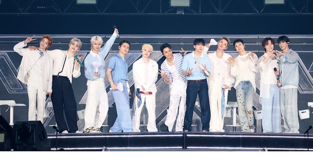 (全セット) SEVENTEEN CARATZONE 2025ファンミーティング 全セット) SEVENTEEN CARATZONE 2025ファンミーティング - メルカリ