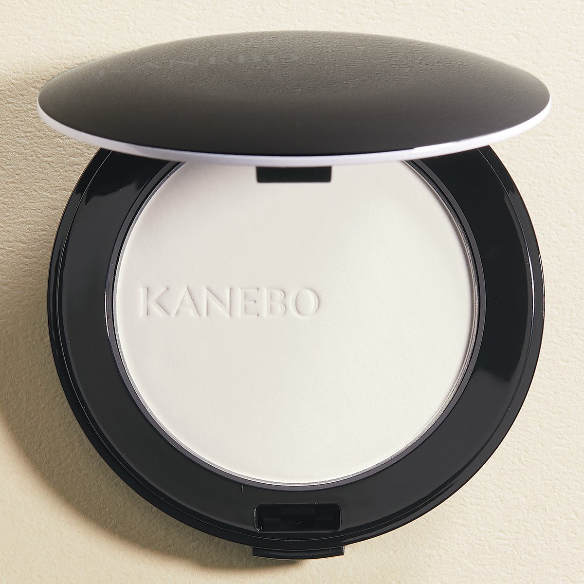 クリスタライズドフィックスパウダー | KANEBO公式サイト