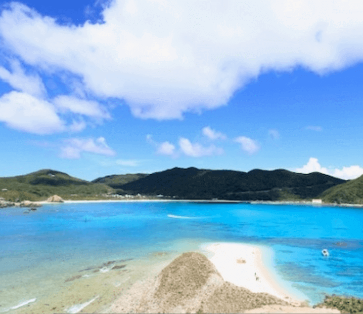 渡嘉敷島のリゾートホテルから見える美しい海