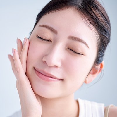 吉田朱里さんの愛用スキンケアアイテム＆ケア方法を大公開！「スキンケアは自分と向き合える時間」