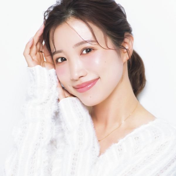 美的リーダーズ 入江史織さんがすっぴん→完成メイクを披露！ “多幸感メイク”レシピを全部見せ♡