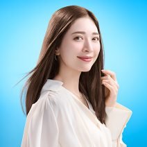 肌の印象を引き立てる“レフ板カラー”。「クレオディーテ クリアリーカラー」で、やわらかな透明感をまとう髪に