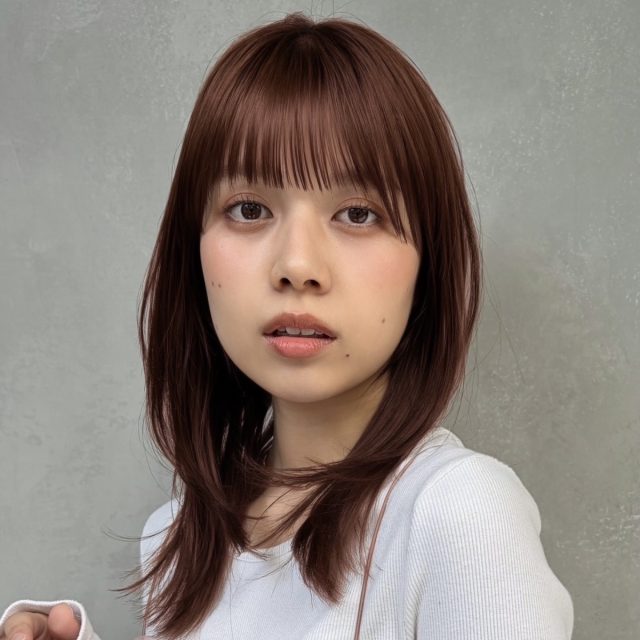 ワイドバングのヘアスタイル15選！小顔効果もある2026最新ヘアを紹介 | 美的.com