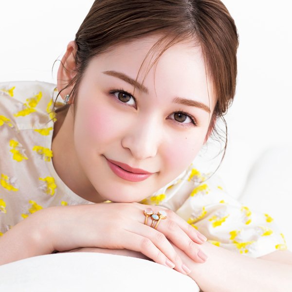 フリー転身の人気アナウンサー・岩田絵里奈さんが『美的』6月号に登場！ 朝夜ルーティンを大公開♡