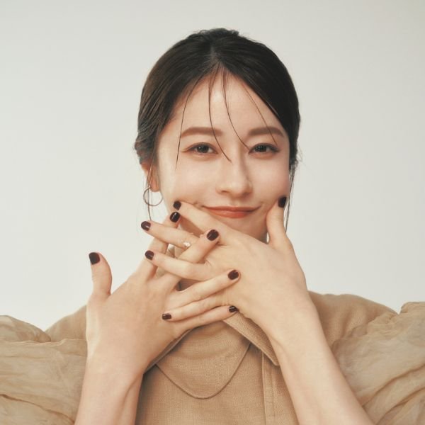 松本若菜さん「笑いジワには“福”を感じる。服や時計がなじむように、シワも慈しみたい」｜美的GRAND