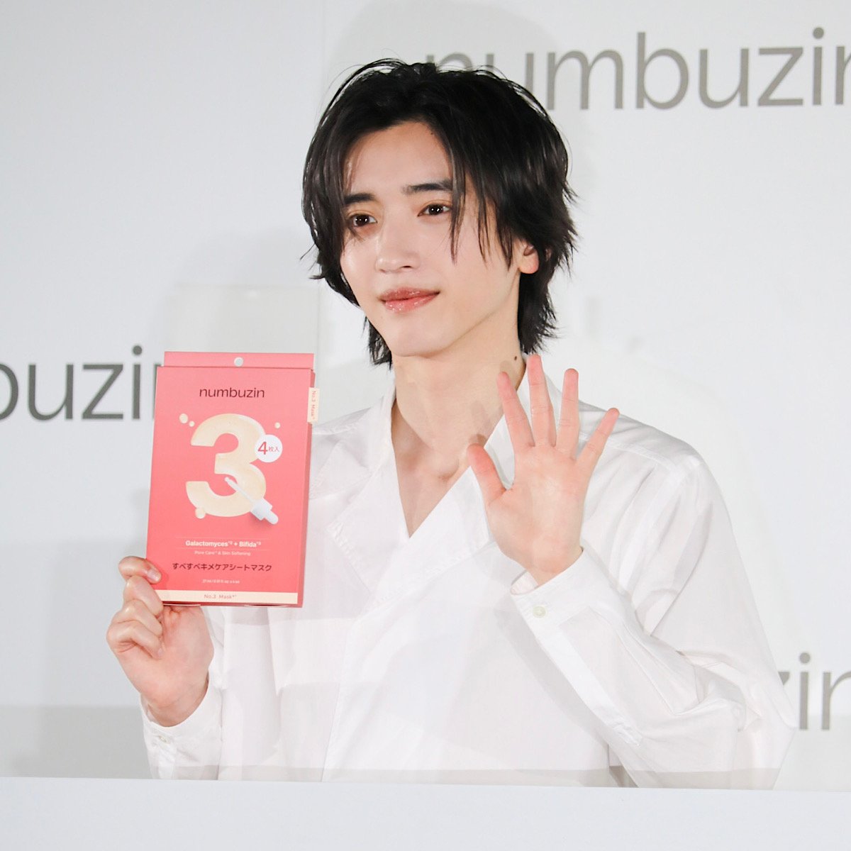 道枝駿佑さん「numbuzin（ナンバーズイン）」新CM発表会で巨大ジェンガ