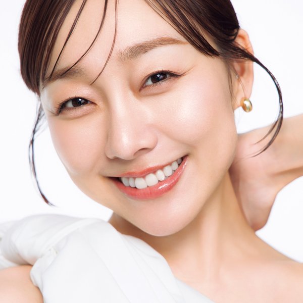 須田亜香里さん＆東村芽依さんが2週間のすっぴんBefore→Afterを大公開！ 『美的』ベスコスで肌はどこまで変わる？