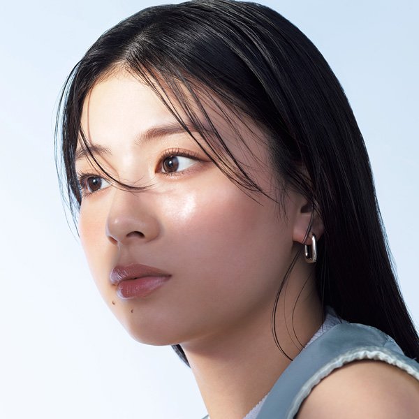 圧倒的透明感の源は？出口夏希さんにBeauty Q＆A｜『美的』8月号表紙インタビュー