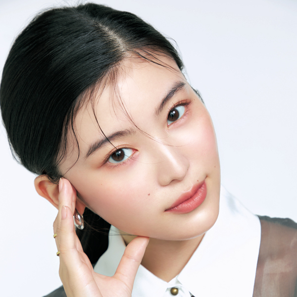 乾燥崩れに負けないオフィス映えするツヤ肌の作り方｜メンズH&M 向井志臣さんが提案
