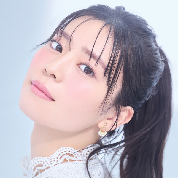 坂井仁香さん（超ときめき♡宣伝部） 大注目の“マルチコスメ”を『美的』9月号にて徹底検証！