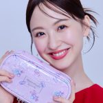 元宝塚トップ娘役・星風まどかの〈バッグの中身〉を大公開！リアル一軍コスメから“mezzo piano愛”まで全部見せ【後編】