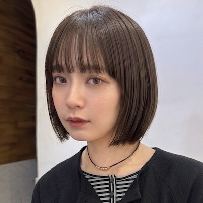 首元美人に！シースルーバングの大人っぽミニマムボブ｜最旬ヘアカタログ