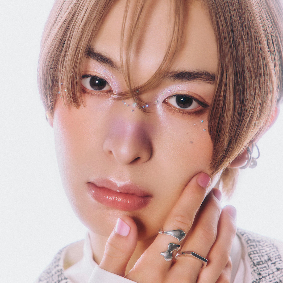 木村慧人（FANTASTICS）が念願のビジューメイクにトライ♡「今までこんな自分見たことない！」【木村慧人(FANTASTICS) Make it Keito vol.5】