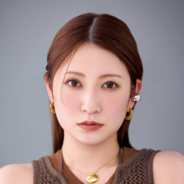【吉田朱里の秋メイク】夏の今から取り入れられる美人顔メイク♡｜アカリンの“盛れるメイク”研究所 vol.5