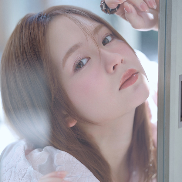 艶めくブラウンリップで一気に垢抜け！ 畑 芽育さんが魅せるかわいいヘルシーメイク