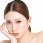 くまカバーや唇のボリュームアップもこれ1本でOK♡ アカリン監修の神ハイライトブラシでお悩み解消！