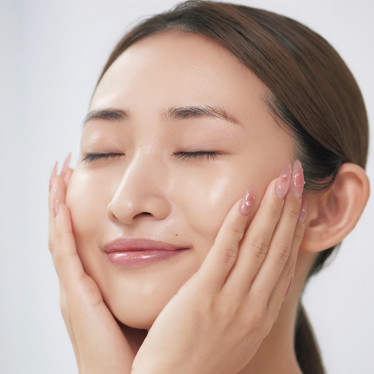 秋アレルギーの対処法は？ パーツ別トラブル症状が出ているときのセルフケアを医師が解説