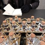 100種類の香水の原料を嗅いで、オリジナルのフレグランスが完成！好みの香りって一体？