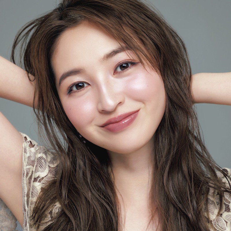 ヘアメイク paku☆chanさん発「丸みハイライト」で整う秋顔｜入れ方のポイントを解説