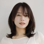 横顔まで美人！ワンカールで決まる、きれいめレイヤーミディ｜最旬ヘアカタログ